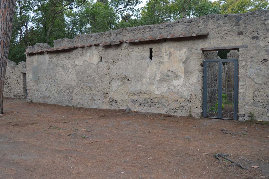 II.3.8 Pompeii, on right. October 2017. Front façade with II.3.9, on left.
Foto Taylor Lauritsen, ERC Grant 681269 DÉCOR.