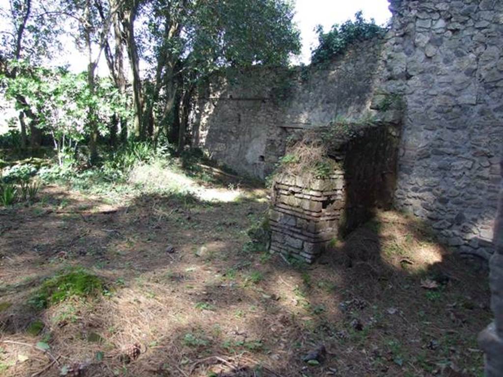 II.3.9 Pompeii. March 2009. West wall of II.3.8, on east side of the garden.