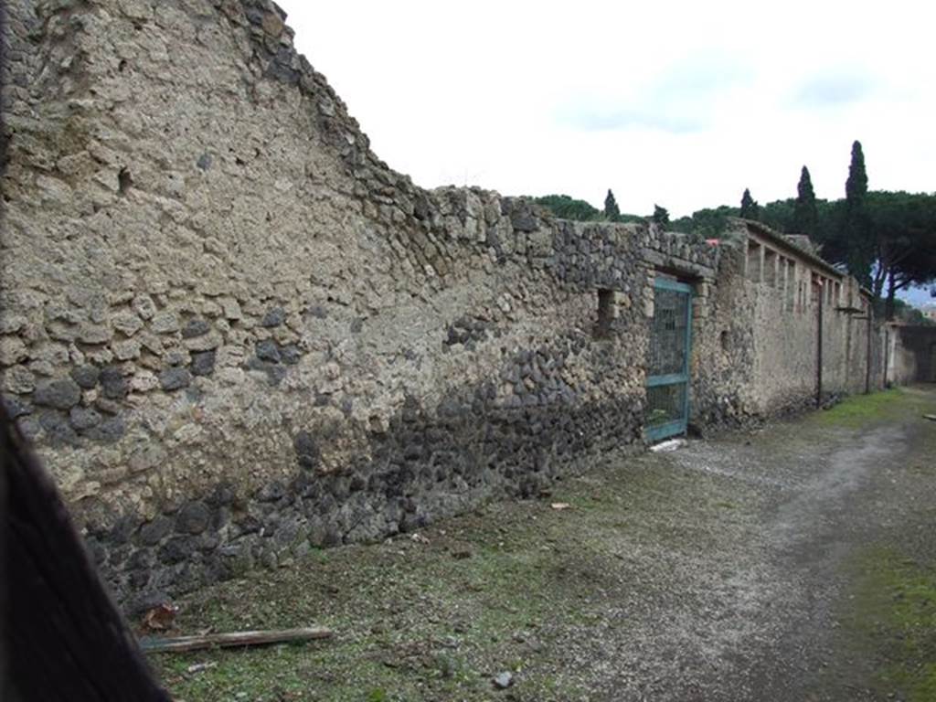 II.4.1 Pompeii, Side wall and II.4.12 entrance. Roadway looking South.