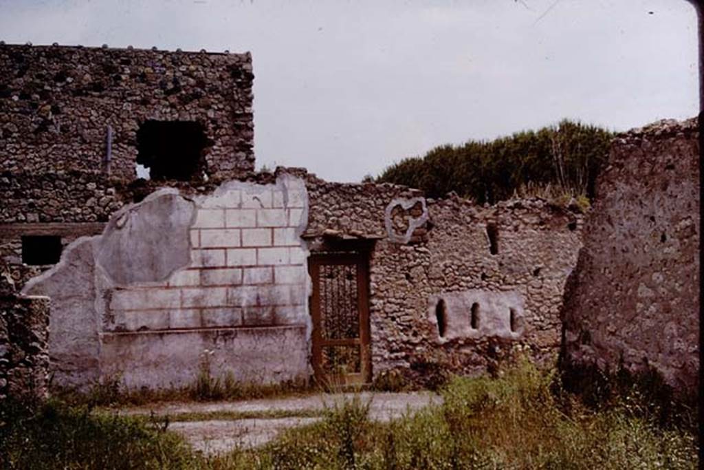 II.4.10 Pompeii. 1964. Vicolo di Giulia Felice, looking east towards entrance doorway.
Exterior west wall (without showing any of the graffiti underneath). Photo by Stanley A. Jashemski.
Source: The Wilhelmina and Stanley A. Jashemski archive in the University of Maryland Library, Special Collections (See collection page) and made available under the Creative Commons Attribution-Non-Commercial License v.4. See Licence and use details.
J64f0971