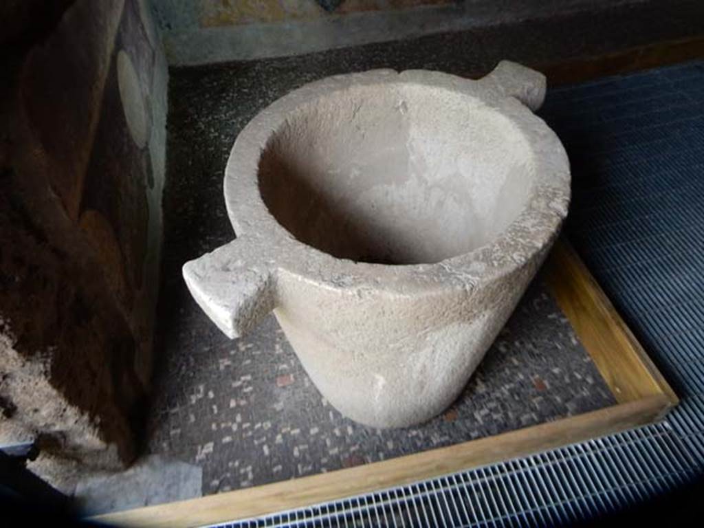 II.4.3 Pompeii. May 2016. Display object. Photo courtesy of Buzz Ferebee.