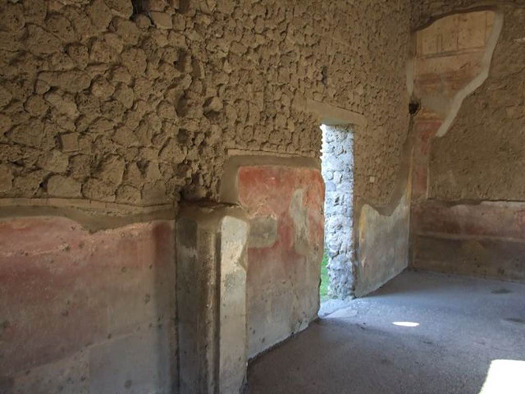 II.4.3 Pompeii. December 2006. East wall of the atrium, site the “Forum Frieze” which is now in Naples Archaeological Museum.