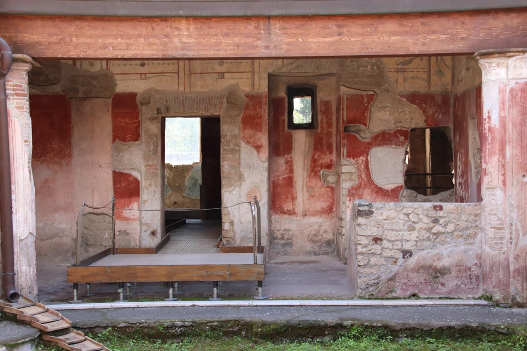 II.4.6 Pompeii. October 2022. Detail of doorway on south portico leading into baths’ area. Photo courtesy of Klaus Heese.