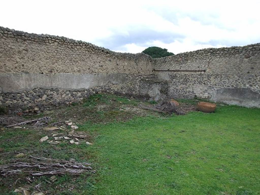 II.4.6 Pompeii. December 2006. North east corner of garden