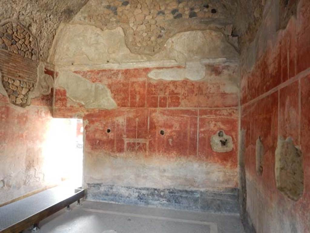 II.4.6 Pompeii. May 2017. Frigidarium/apodyterium, looking towards north wall.
Photo courtesy of Buzz Ferebee.
