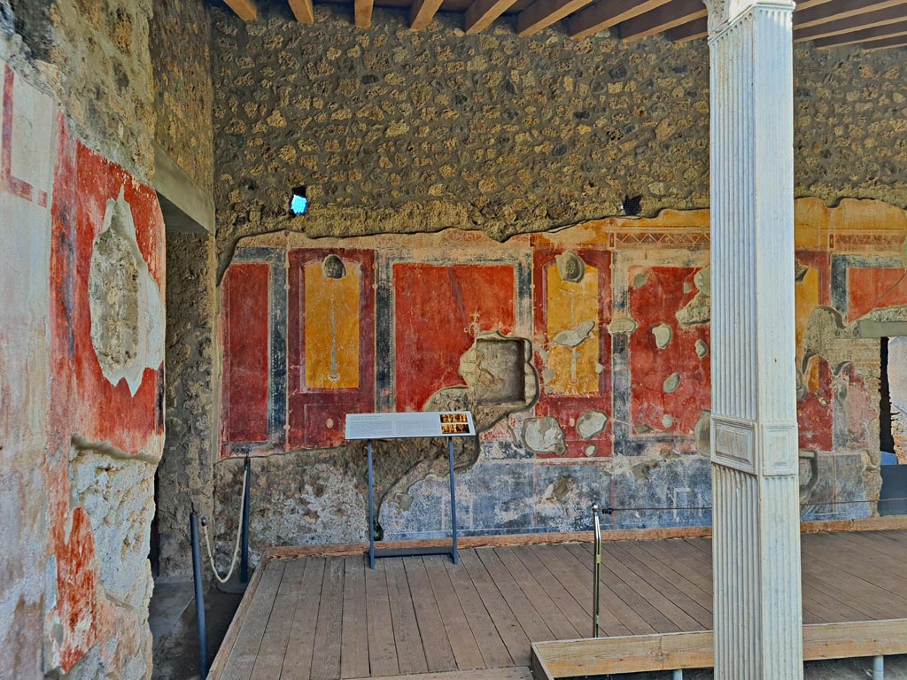 II.4.6 Pompeii. March 2024.
Looking towards west wall of portico at its southern end, near doorway to II.4.10, on left. Photo courtesy of Giuseppe Ciaramella.