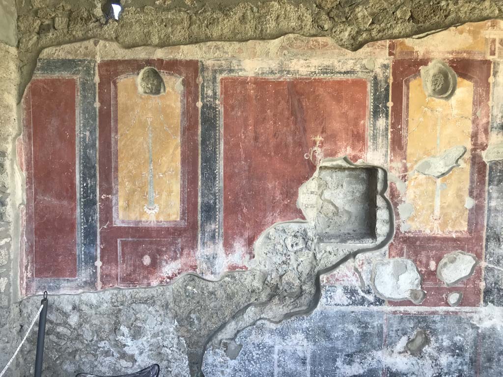 II.4.6 Pompeii. April 2019.
Detail of west wall of portico at its southern end, near doorway to II.4.10, on left. Photo courtesy of Rick Bauer.