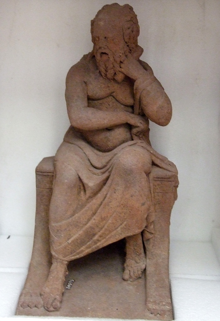 II.4.6 Pompeii. Terracotta statue of Pittacus of Mitilene, 0.65m high.
Found in the garden on 23rd January 1952. SAP inventory number 20595.
According to PPP, this was found with its name inscribed in Greek, CIL IV 10120
See Bragantini, de Vos, Badoni, 1981. Pitture e Pavimenti di Pompei, Parte 1. Rome: ICCD. (p.233)