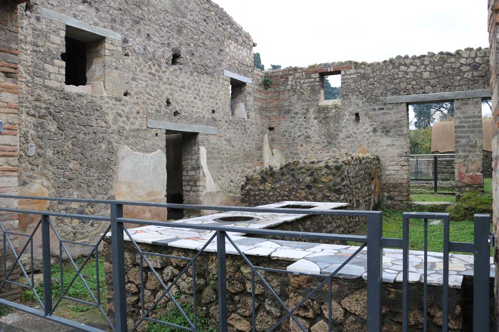 II.4.7 Pompeii. December 2018.
Looking south-east across bar-room from entrance on Via dell’Abbondanza. Photo courtesy of Aude Durand.