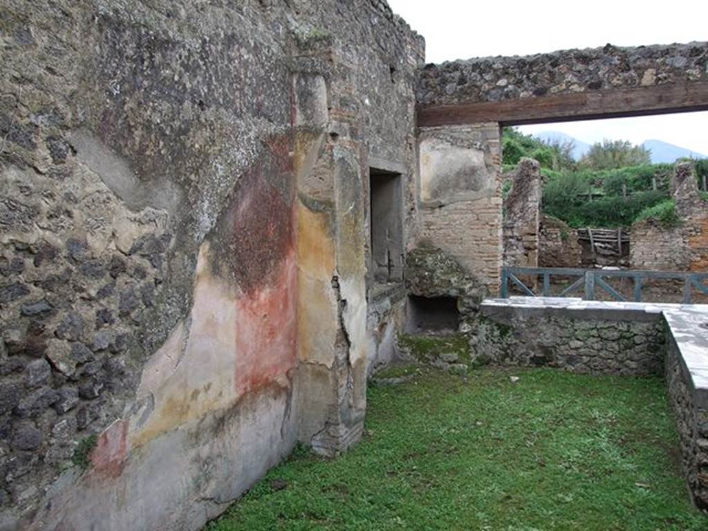 II.4.7 Pompeii. December 2006. Looking north towards Via dell’Abbondanza