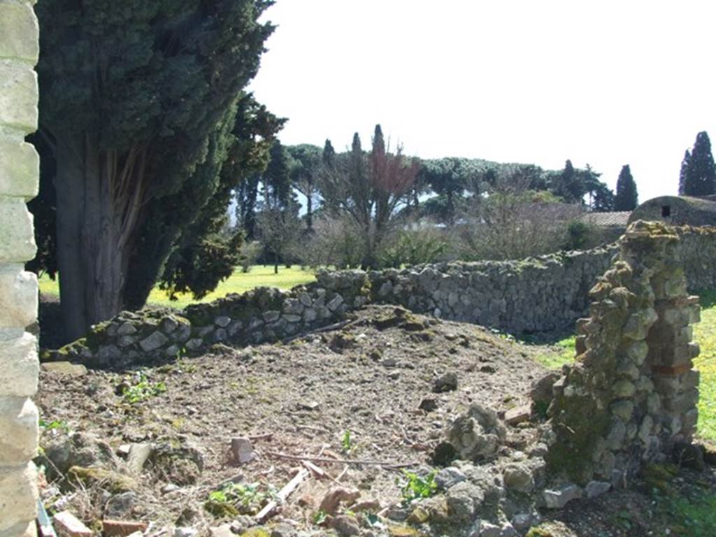 II.4.8 Pompeii. March 2009. Small room or stall to south of entrance.