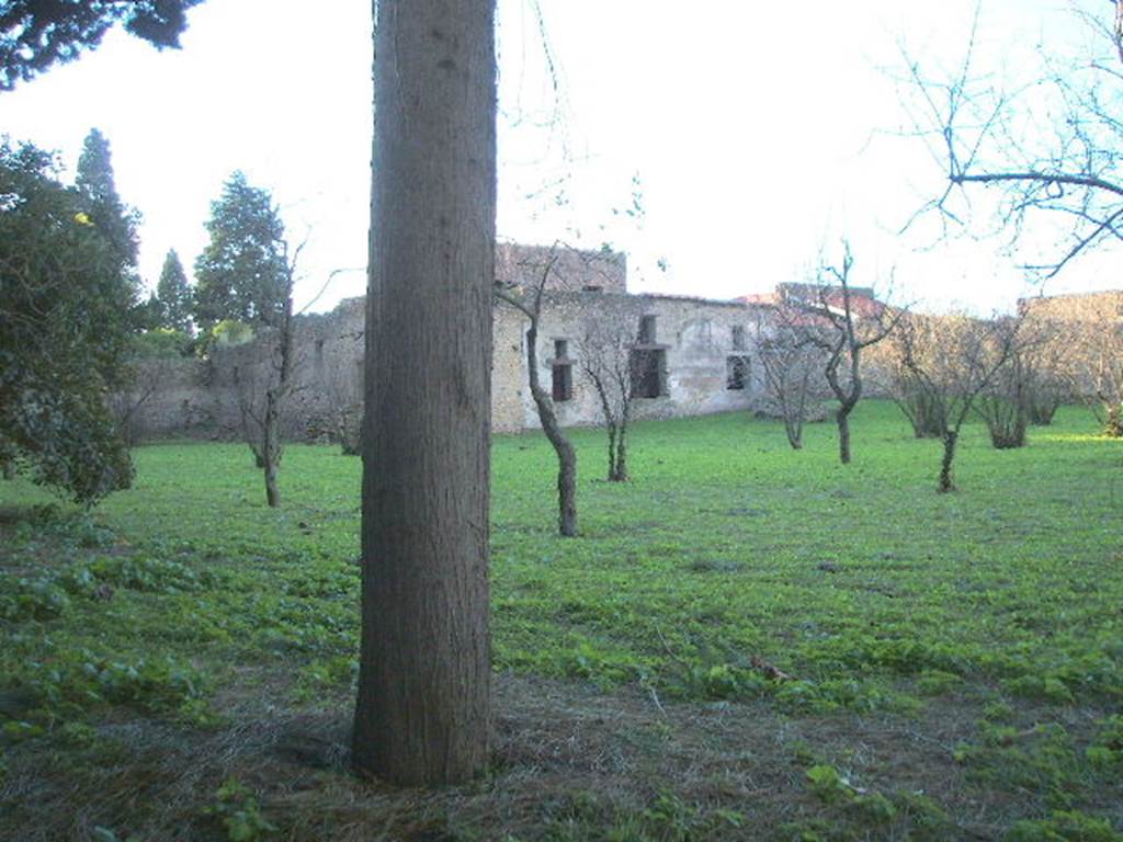 II.4.9 Pompeii.   December 2005.  Garden. West side.