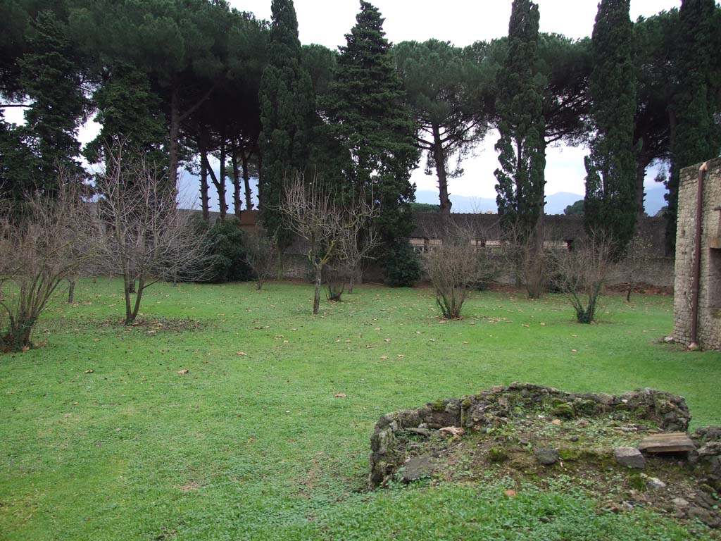 II.4.10/6 Pompeii. December 2006. Looking south across garden.
According to Jashemski, the remains, on the right, may have been one of the water-basins.
This was shown on the plan made at the time of excavation.
See Jashemski, W. F., 1993. The Gardens of Pompeii, Volume II: Appendices. New York: Caratzas. (p.88).