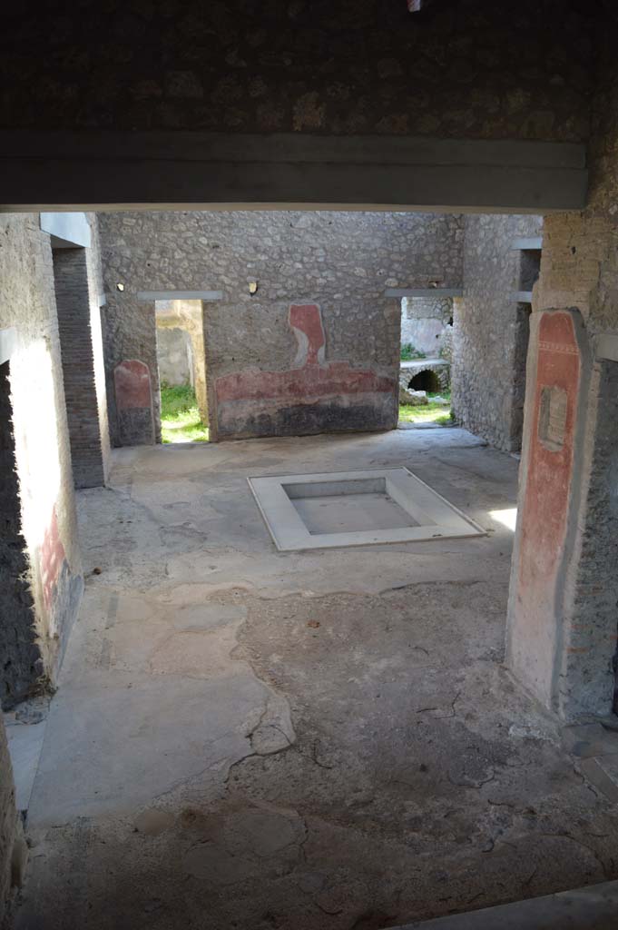 II.4.10 Pompeii. March 2019. Looking south across atrium, from II.4.6.
Foto Taylor Lauritsen, ERC Grant 681269 DÉCOR.