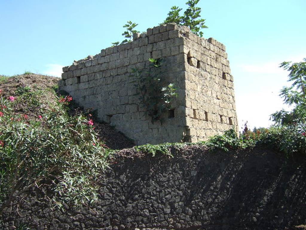 II.5.1 Pompeii. September 2005. Taken from Vicolo dell’Anfiteatro between II.5 and II.4