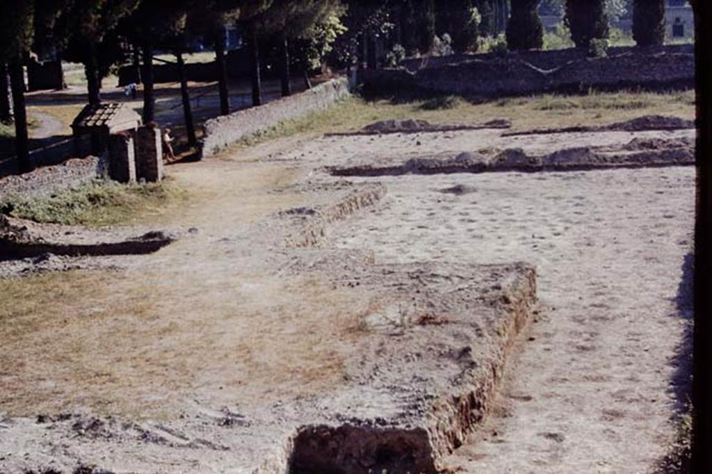 II.5 Pompeii, 1968. Looking west across southern end of site. Photo by Stanley A. Jashemski.
Source: The Wilhelmina and Stanley A. Jashemski archive in the University of Maryland Library, Special Collections (See collection page) and made available under the Creative Commons Attribution-Non Commercial License v.4. See Licence and use details.
J68f0473