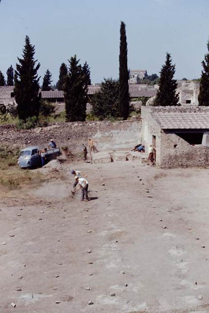 II.5 Pompeii, 1968. Triclinium and discovery in the north-west corner. Looking west. Photo by Stanley A. Jashemski.
Source: The Wilhelmina and Stanley A. Jashemski archive in the University of Maryland Library, Special Collections (See collection page) and made available under the Creative Commons Attribution-Non Commercial License v.4. See Licence and use details.
J68f0905