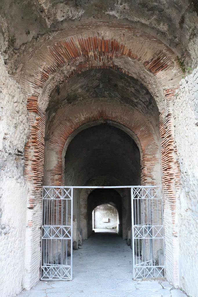 II.6 Pompeii. December 2018.
Looking towards south entrance on west side. Photo courtesy of Aude Durand.