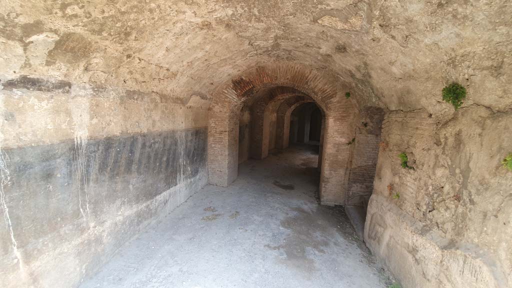 II.6 Pompeii. July 2021. East corridor under Amphitheatre, looking south-east from north entrance corridor.
Foto Annette Haug, ERC Grant 681269 DÉCOR.
