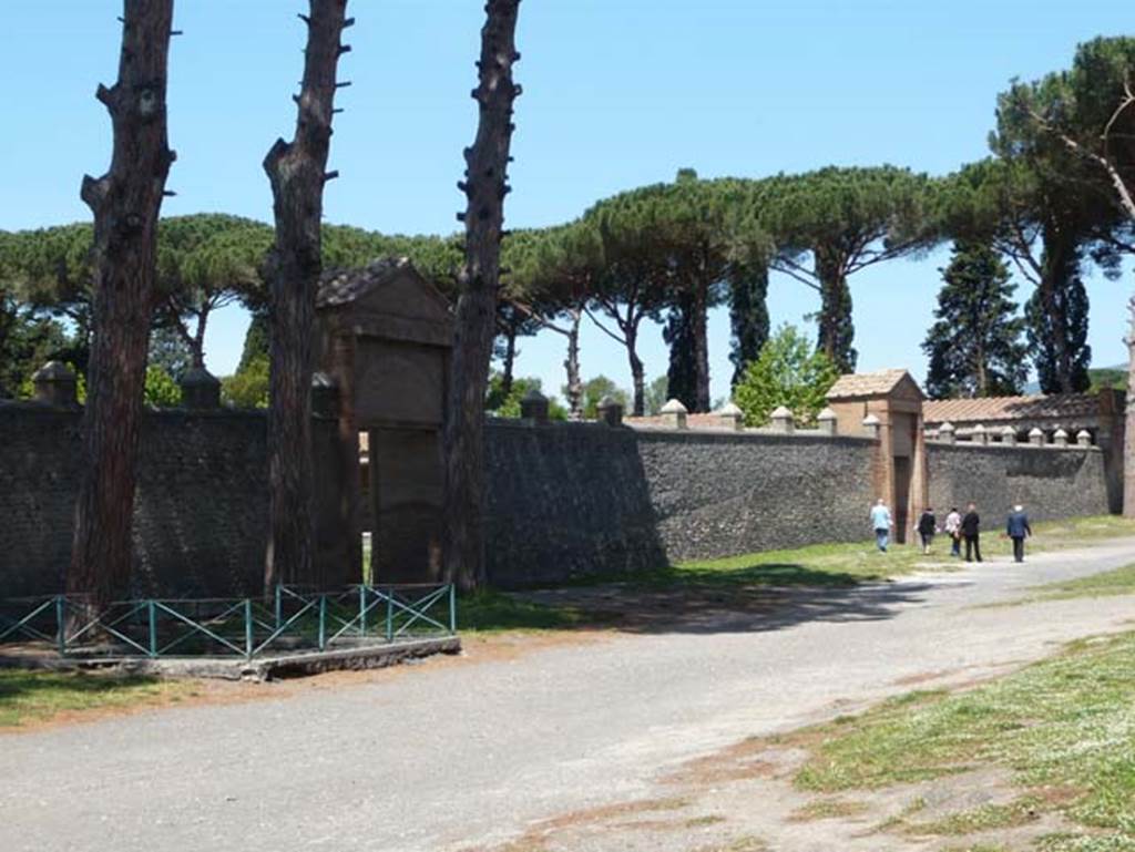 II.7.3 Pompeii. Palaestra. May 2012. Looking north along wall.
Entrance II.7.3 is on the left, and II.7.4, to the right.
Photo courtesy of Buzz Ferebee.