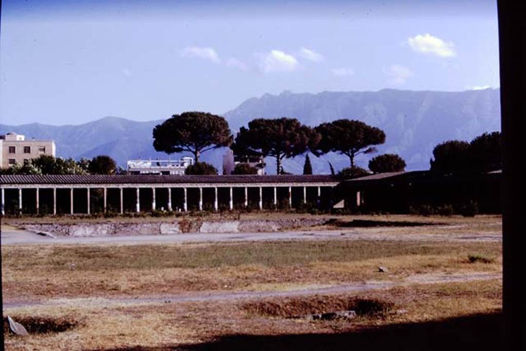 II.7.4 Pompeii. 1970. South-west corner. Photo by Stanley A. Jashemski.
Source: The Wilhelmina and Stanley A. Jashemski archive in the University of Maryland Library, Special Collections (See collection page) and made available under the Creative Commons Attribution-Non Commercial License v.4. See Licence and use details.
J70f0739