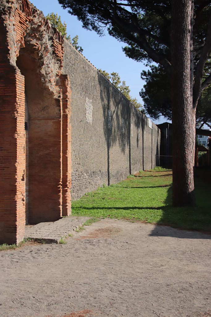 II.7.8 Pompeii, on left. Palaestra. October 2023.
Looking south along west wall from doorway. Photo courtesy of Klaus Heese.