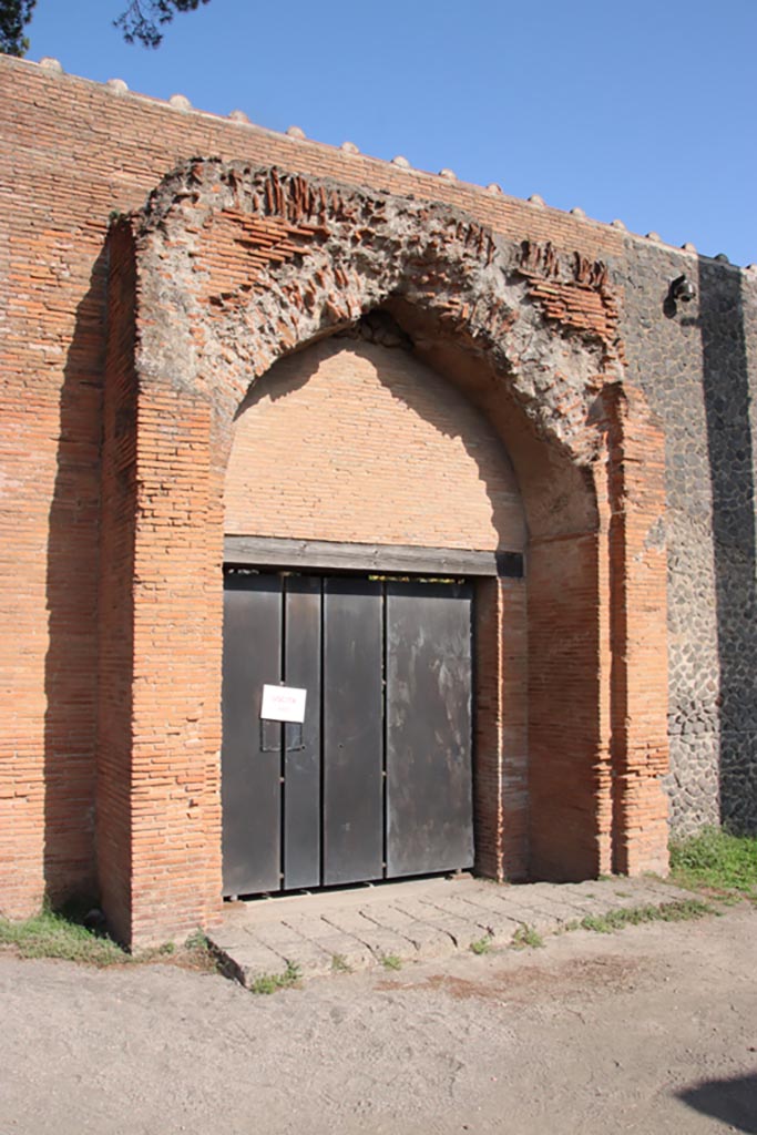 II.7.8 Pompeii. October 2023.
Looking towards entrance doorway on east side. Photo courtesy of Klaus Heese.