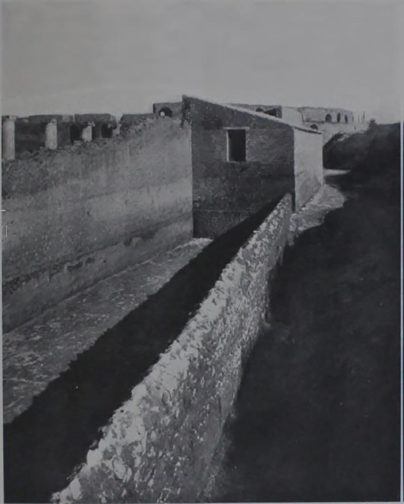 II.7.1/II.7.11 Pompeii. 1939. “La forica della Palestra”.
Looking east along south side of long tapered walled enclosure, towards the amphitheatre.
See Notizie degli Scavi, 1939, p. 191, fig.16.