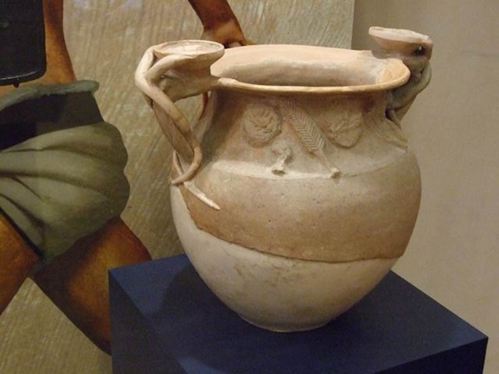 II.8.1 Pompeii. Cult Vase, SAP 10528, provenanced from “Complesso dei Riti Magici”. Photographed at “A Day in Pompeii” exhibition at Melbourne Museum. September 2009. According to Cicirelli, the vase was found in II.8.1, and not in II.1.12 as put forward by Elia. See Cicirelli, C., Religio: feste e rituali del culto pubblico e privato, in Cibi e Sapori a Pompei e Dintorni, Exhibition Catalogue 2005. (p.35).