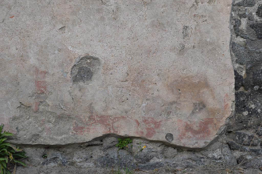 II.8.2 Pompeii, March 2019. Detail of remaining painted stucco/plaster on south (right) side of doorway.
Foto Taylor Lauritsen, ERC Grant 681269 DÉCOR.