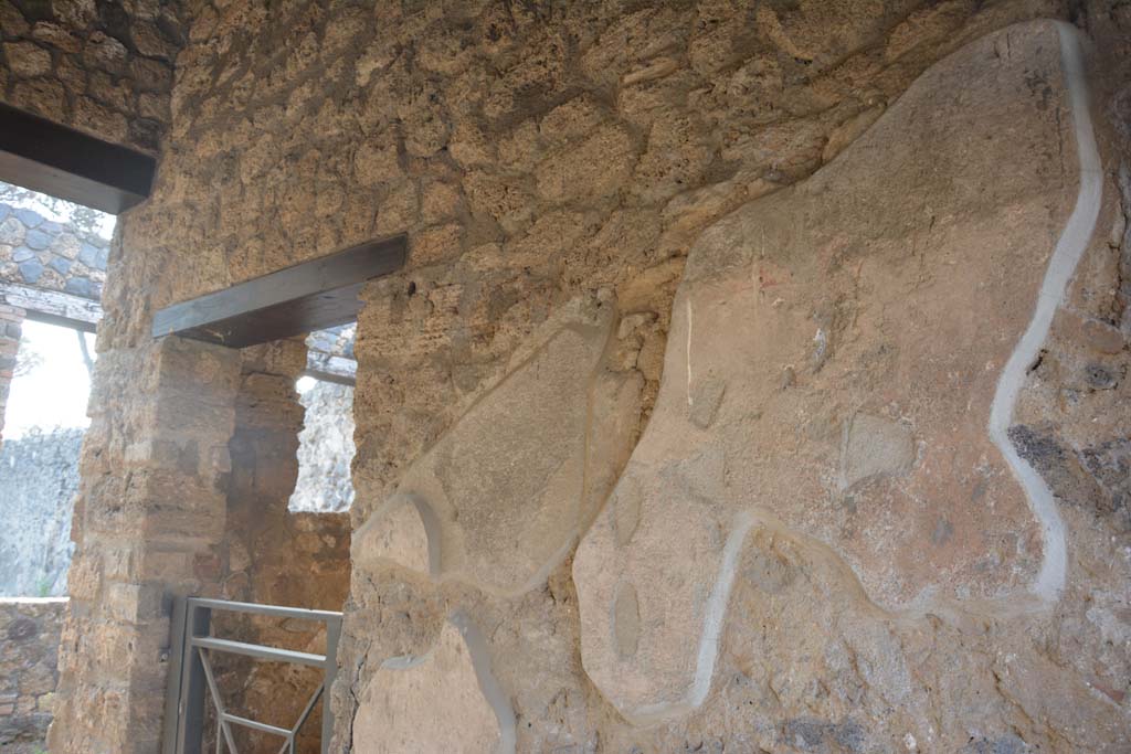 II.8.2 Pompeii. July 2017. South side of entrance corridor, with doorway.
Foto Annette Haug, ERC Grant 681269 DÉCOR.