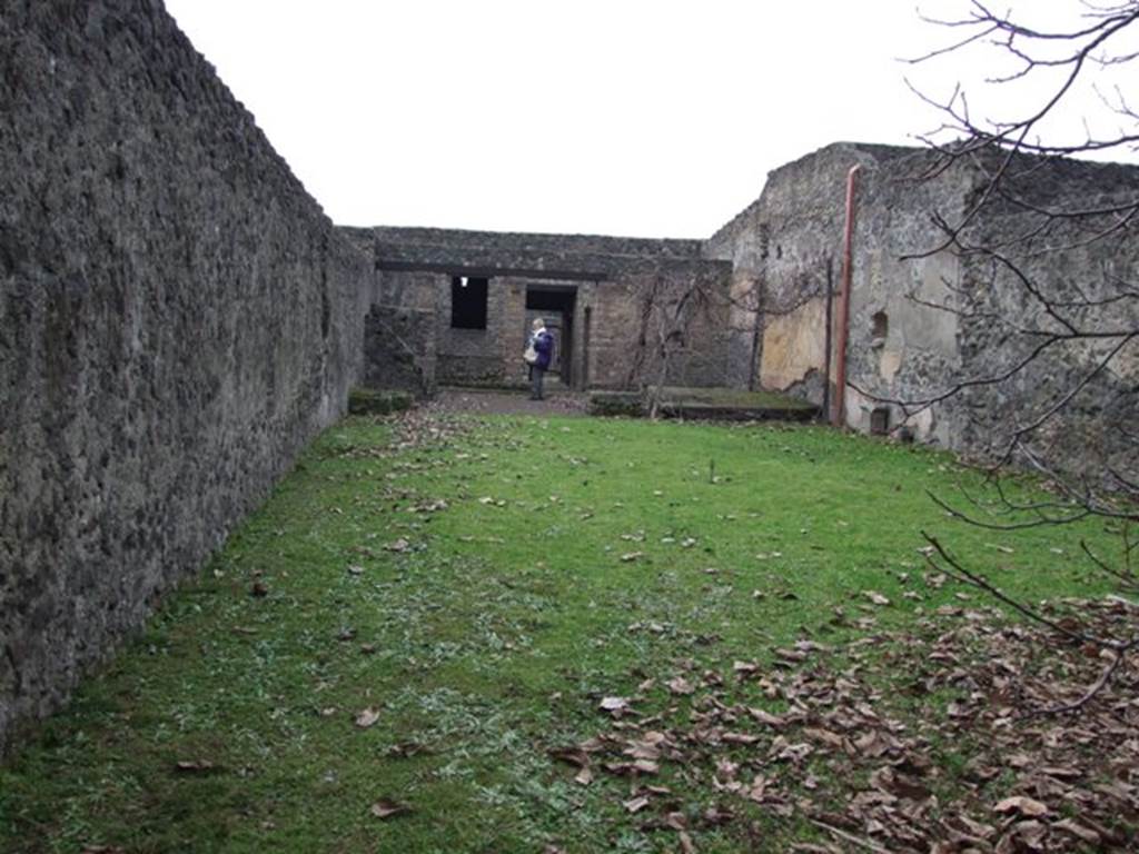 II.8.2. Thermopolium. December 2007. Looking west from rear of garden to front entrance.