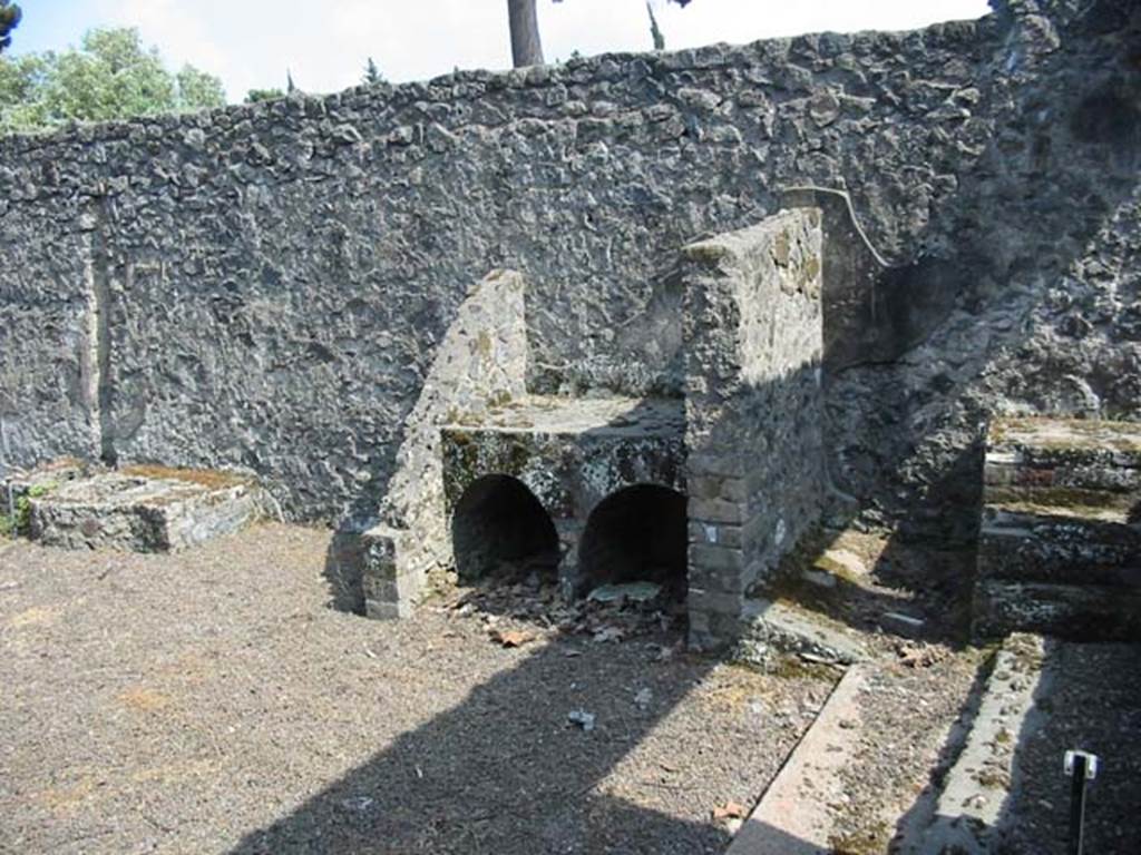 II.8.2 Pompeii. May 2003. Looking towards stone vat, hearth and steps against south wall. Photo courtesy of Nicolas Monteix.