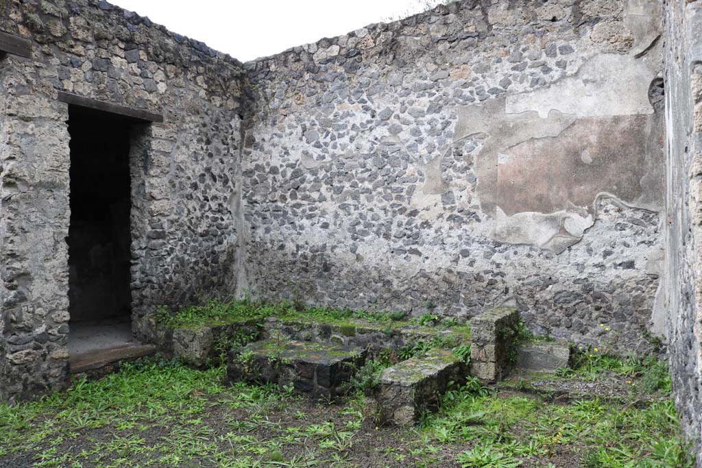 II.8.5 Pompeii. December 2018.
Looking towards doorway to room on north of entrance in north-west corner of atrium. Photo courtesy of Aude Durand.