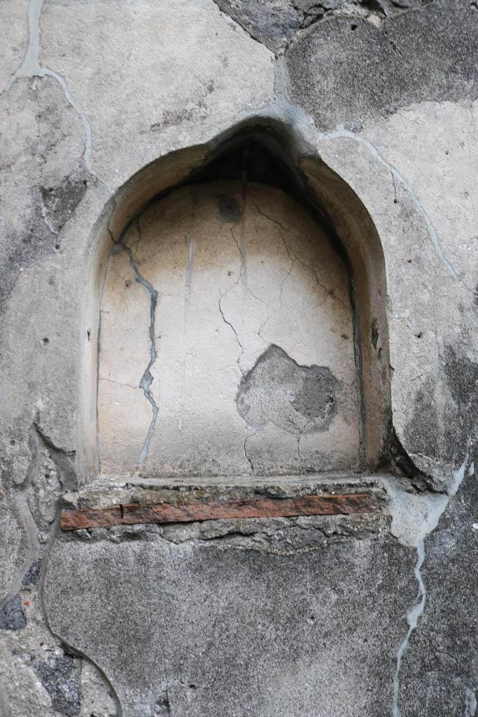 II.8.5 Pompeii. December 2018.
Lararium niche in north-east corner of atrium area. Photo courtesy of Aude Durand.