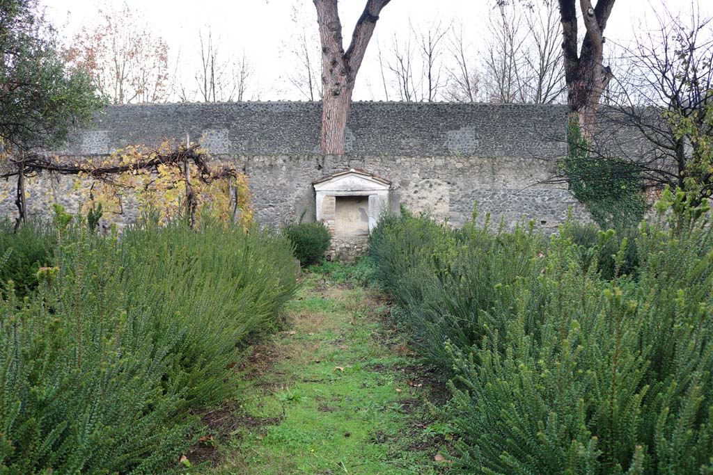 II.8.6 Pompeii. December 2018. Lararium on east wall of garden. Photo courtesy of Aude Durand.