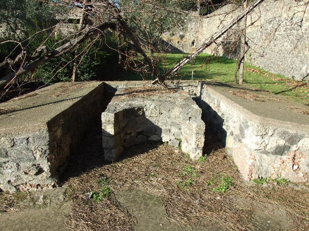 II.8.6 House of the Garden of Hercules. Summer Triclinium in garden.