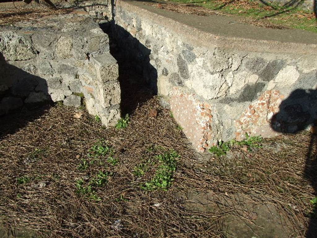 II.8.6 House of the Garden of Hercules. Summer Triclinium in garden.