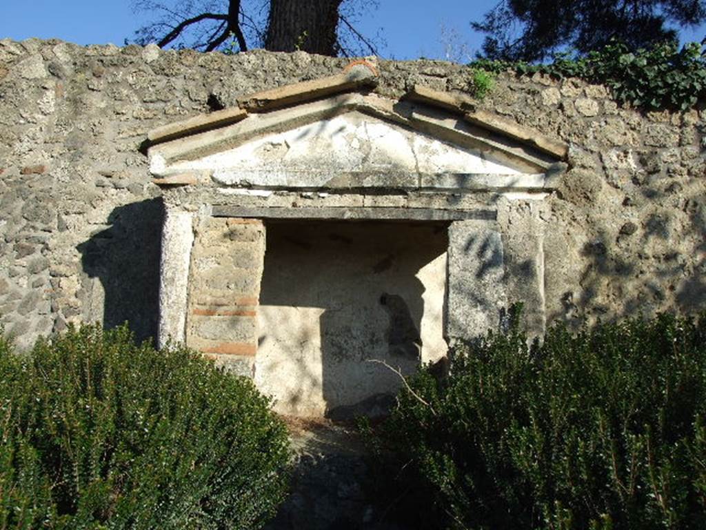 II.8.6 House of the Garden of Hercules. Lararium.