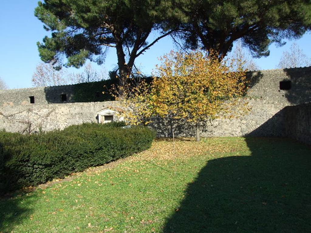 II.8.6 House of the Garden of Hercules. Garden.