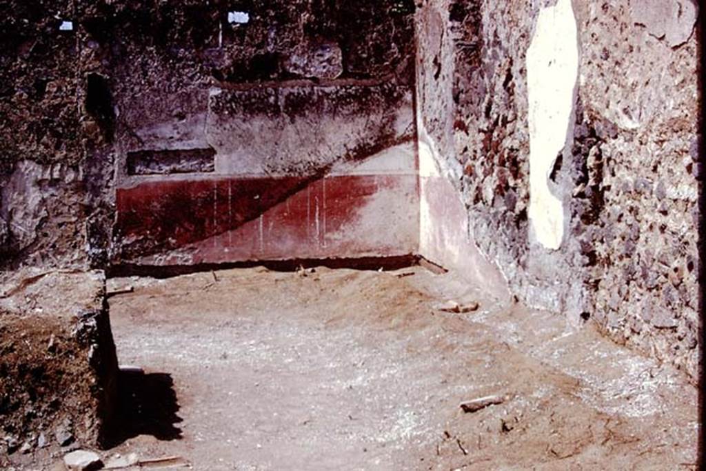 II.8.6. Pompeii, 1973. Remains of painted decoration in north-west corner. Photo by Stanley A. Jashemski.
Source: The Wilhelmina and Stanley A. Jashemski archive in the University of Maryland Library, Special Collections (See collection page) and made available under the Creative Commons Attribution-Non Commercial License v.4. See Licence and use details. J73f0671