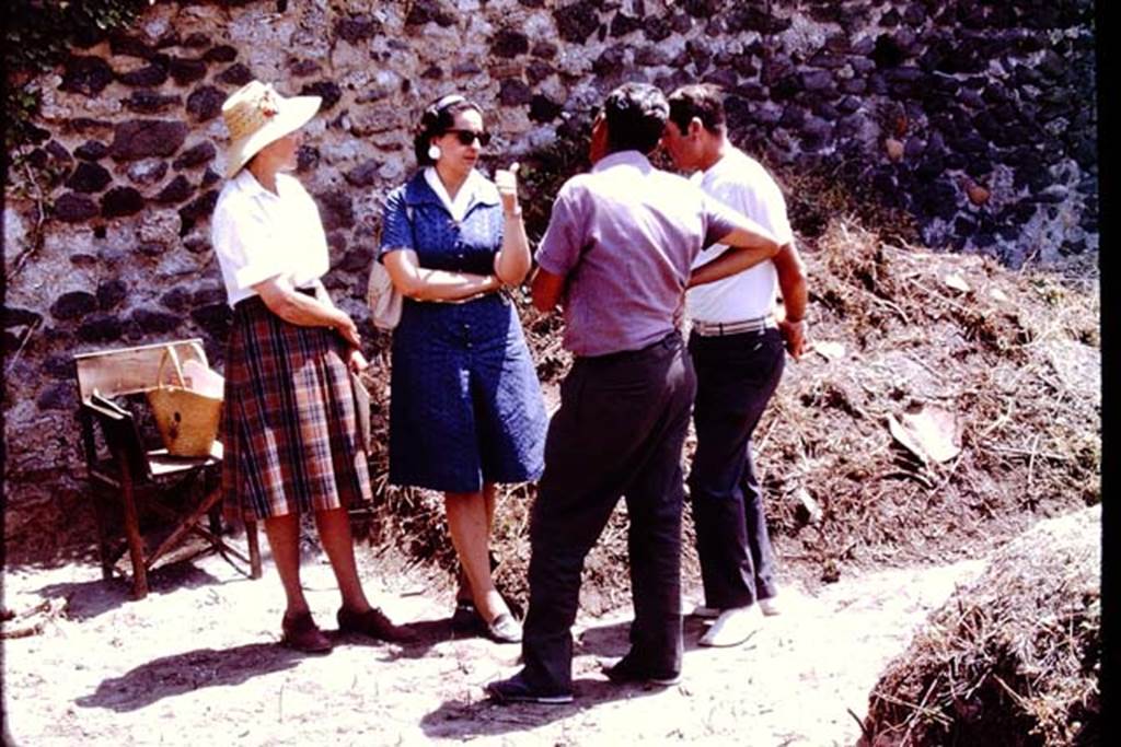 II.8.6 Pompeii. 1972. Wilhelmina, Dott.ssa Cerulli-Irelli, and Sig. Sicignano in discussions. Photo by Stanley A. Jashemski.
Source: The Wilhelmina and Stanley A. Jashemski archive in the University of Maryland Library, Special Collections (See collection page) and made available under the Creative Commons Attribution-Non Commercial License v.4. See Licence and use details. J72f0171