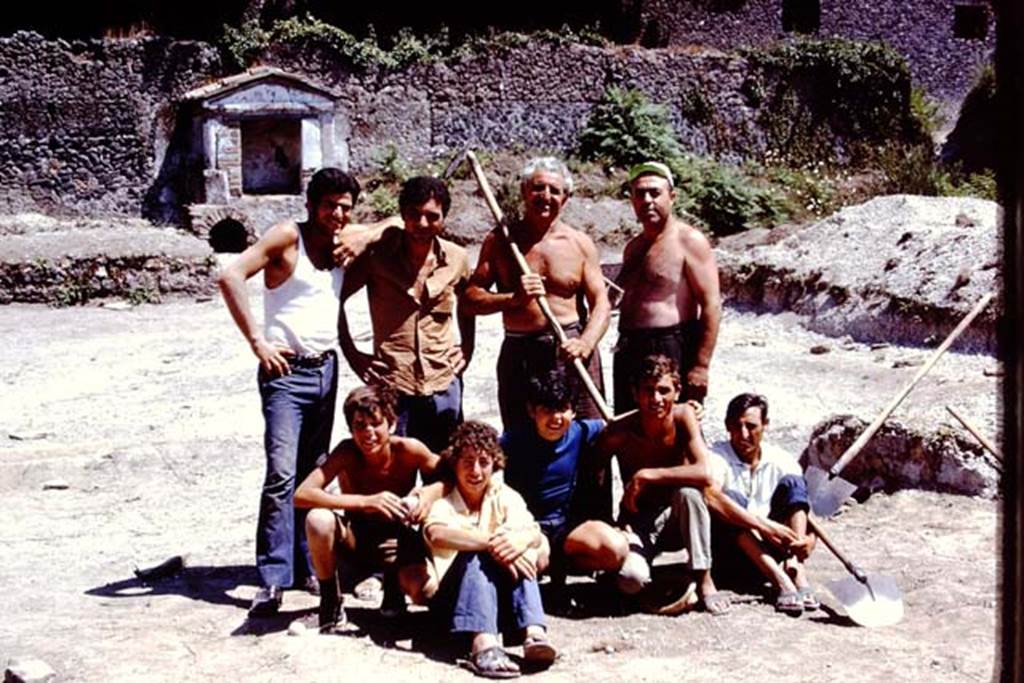 II.8.6 Pompeii. 1972. Wilhelmina’s workers posing in the sun. Photo by Stanley A. Jashemski.
Source: The Wilhelmina and Stanley A. Jashemski archive in the University of Maryland Library, Special Collections (See collection page) and made available under the Creative Commons Attribution-Non Commercial License v.4. See Licence and use details. J72f0694