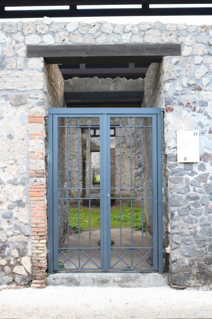 II.8.6 Pompeii. December 2018.
Entrance doorway on east side of Via di Nocera. Photo courtesy of Aude Durand.