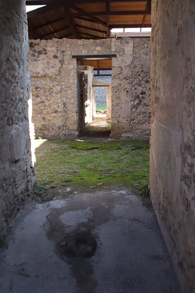II.8.6 Pompeii. October 2022.
Looking east across entrance corridor/vestibule flooring towards door-stop. Photo courtesy of Klaus Heese.