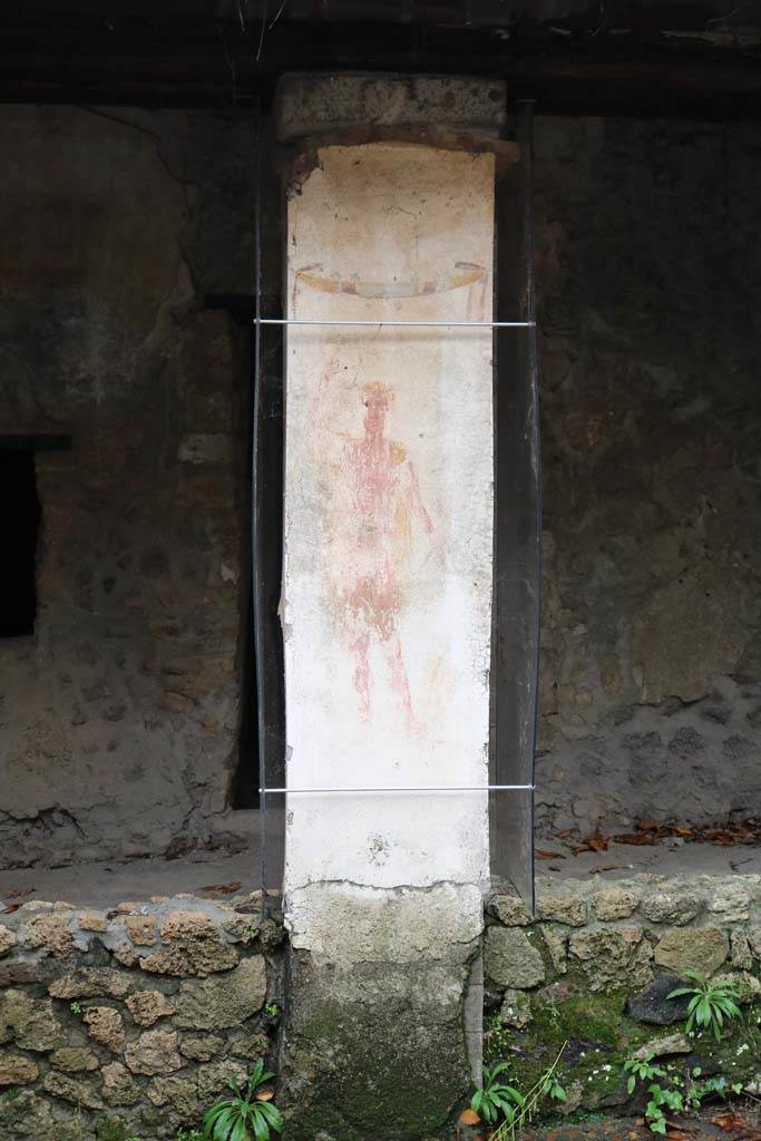 II.9.1 Pompeii. December 2018.
Painting of Bacchus on south face of column on the north side of the triclinium.
Photo courtesy of Aude Durand.
