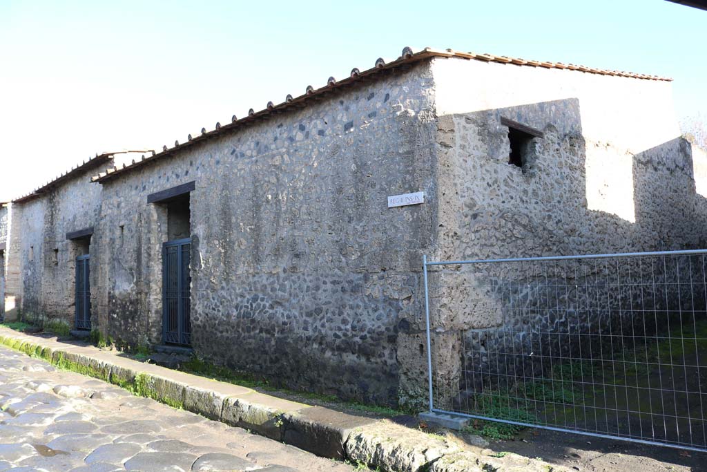 II.9.2 and II.9.1, Pompeii, December 2018. Entrance doorways on east side of Via di Nocera. Photo courtesy of Aude Durand.