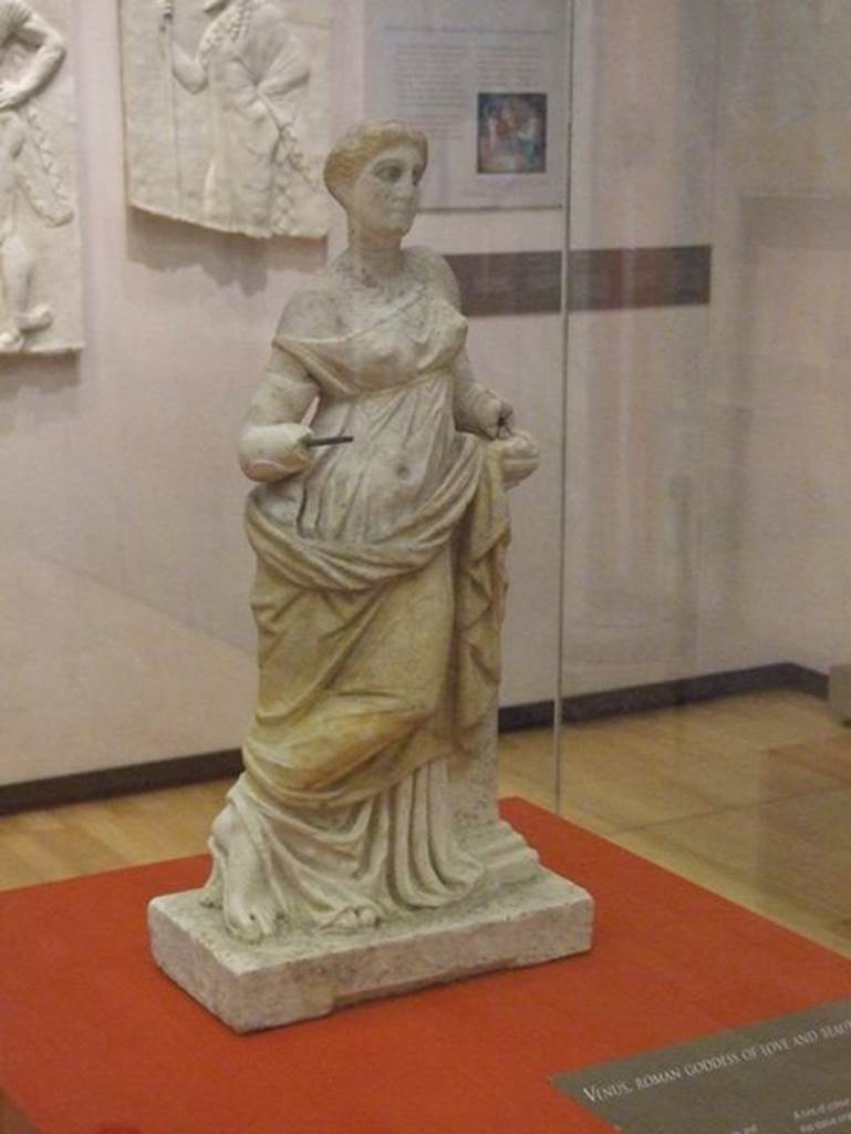 II.9.4 Pompeii. Marble statuette of Venus. SAP 37999 (or 6000?). Photographed at “A Day in Pompeii” exhibition at Melbourne Museum. September 2009.