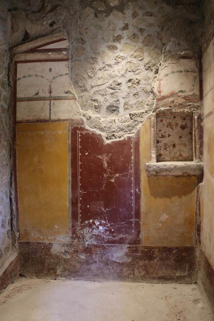 II.9.4 Pompeii. December 2018.
Room 6, looking north through doorway of cubiculum. Photo courtesy of Aude Durand.