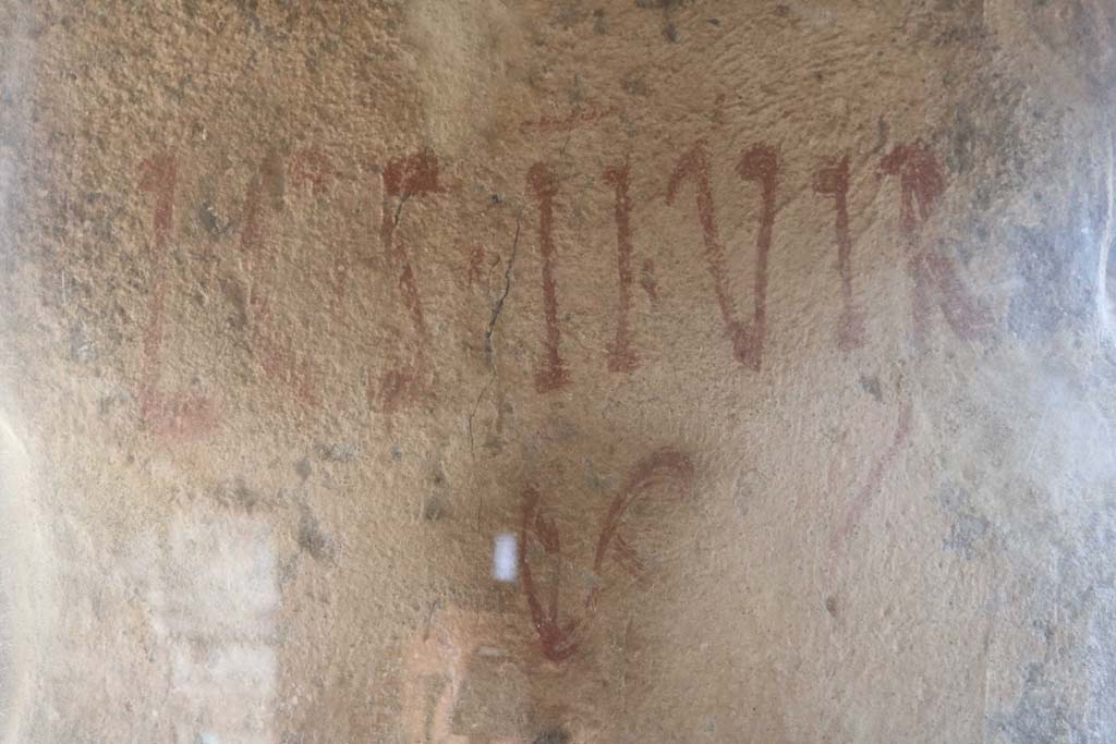 II.9.4 Pompeii. December 2018.
Room 5, electoral inscription on plaster on inside wall pillar between window and door to garden, reading -
L C S II VIR.
Photo courtesy of Aude Durand.
